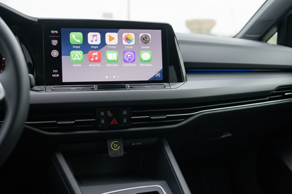 USB dongle klein in VW Golf 8 met Apple CarPlay